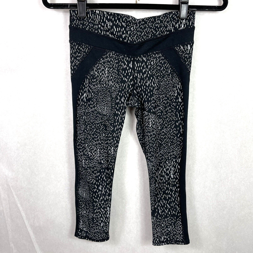 Fabletics Capri Cropped Leggings Black White Print Womens Size Small Yoga Active